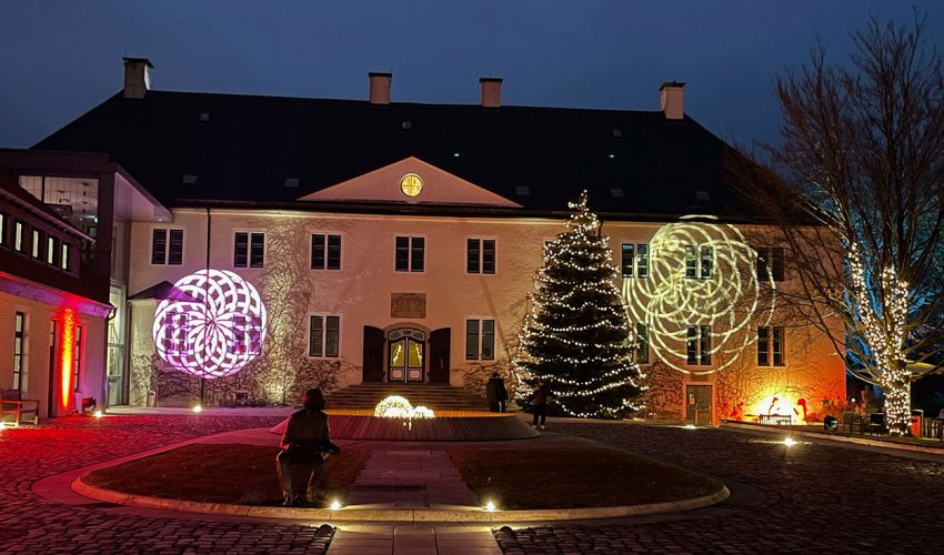 Schloss Benkhausen wird weihnachtlich beleuchtet