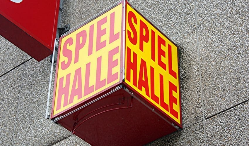 Energiesparen Spielhalle Namenszüge